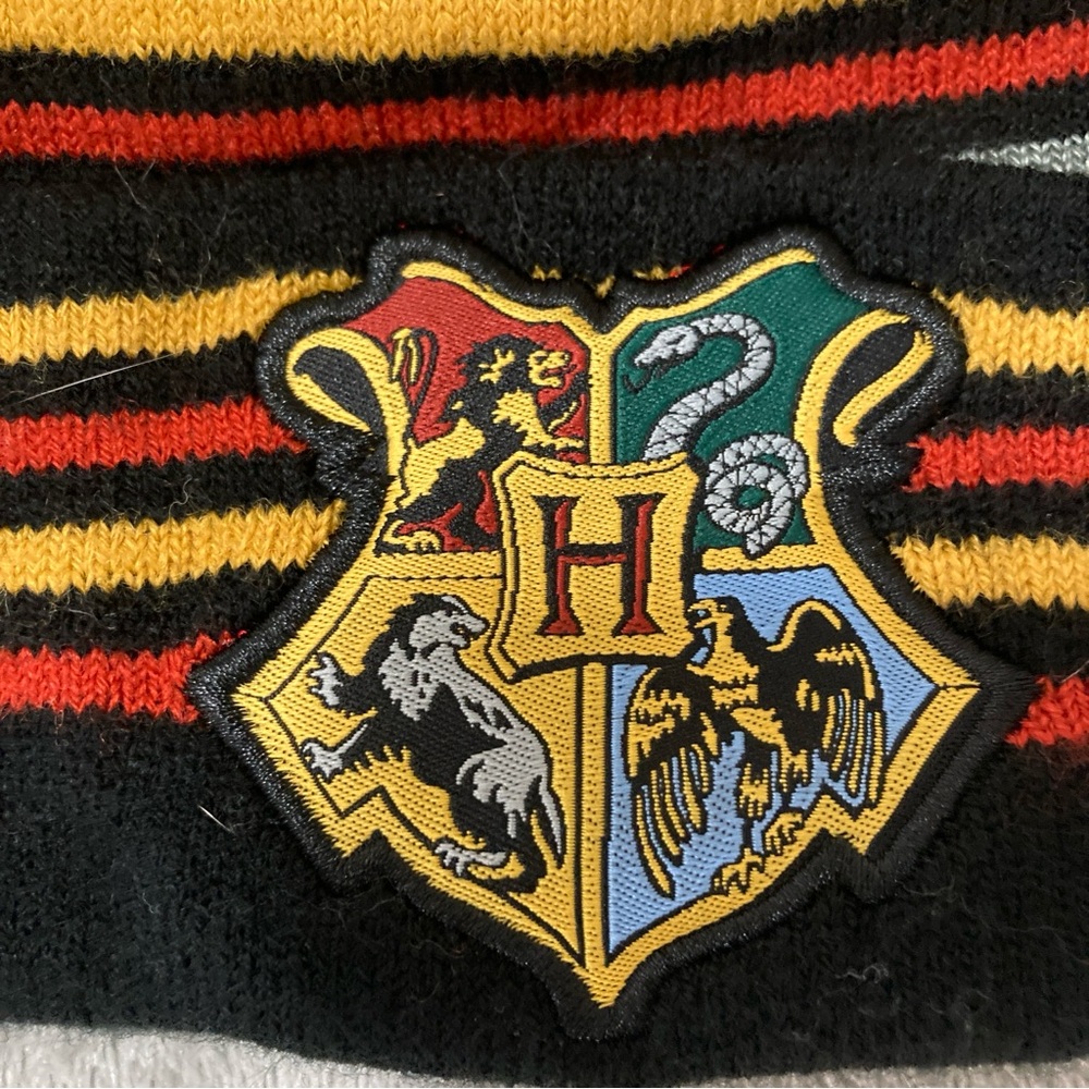 Harry Potter Warner Bros Hogwarts Knit Hat - Picture 3 of 9